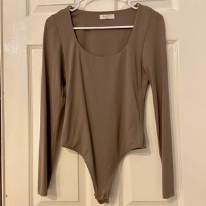 Aritzia Babaton Scoop Neck Bodysuit Longsleeve